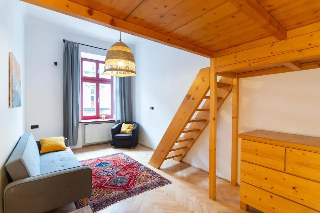 Artistic&Cozy In The Old Town contacts